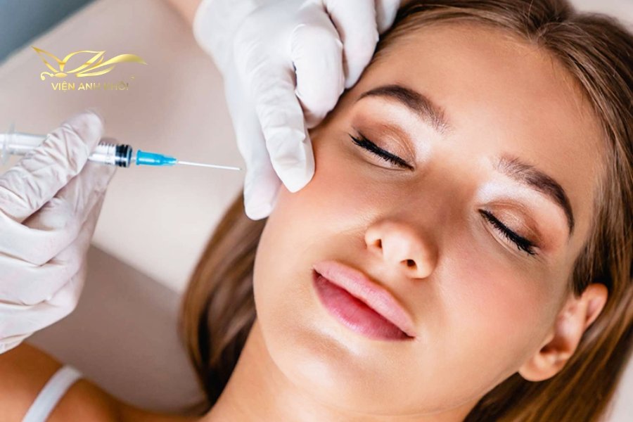 việc tiêm botox gọn hàm cần được thực hiện bởi người có kỹ năng và kiến thức chuyên môn để đảm bảo hiệu quả và an toàn cho quá trình điều trị.