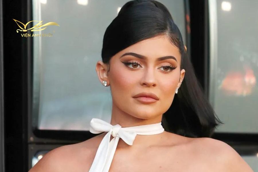 Năm 21 tuổi, Kylie Jenner đã sở hữu khối tài sản 1 tỷ USD để trở thành tỷ phú tự thân trẻ nhất thế giới.