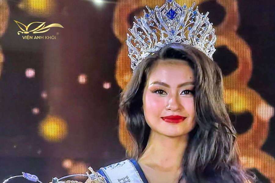 Người đẹp Bùi Thị Xuân Hạnh đã chính thức đăng quang danh hiệu Hoa hậu Hoàn vũ Việt Nam - Miss Cosmo Vietnam 2023. 
